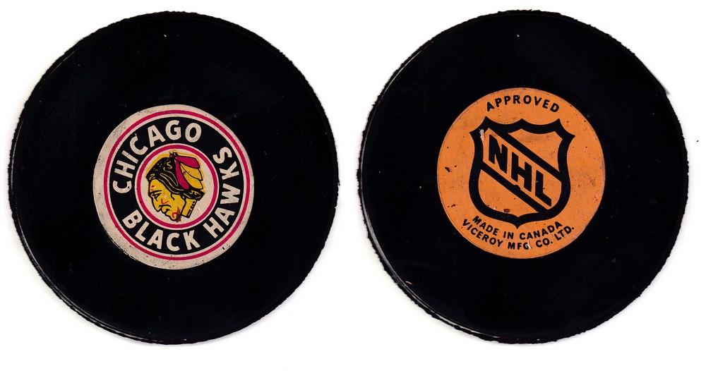1975-83 VICEROY V3 CHICAGO BLACKHAWKS GAME PUCK photo