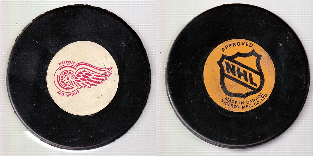 1975-83 VICEROY V3 DETROIT RED WINGS GAME PUCK photo