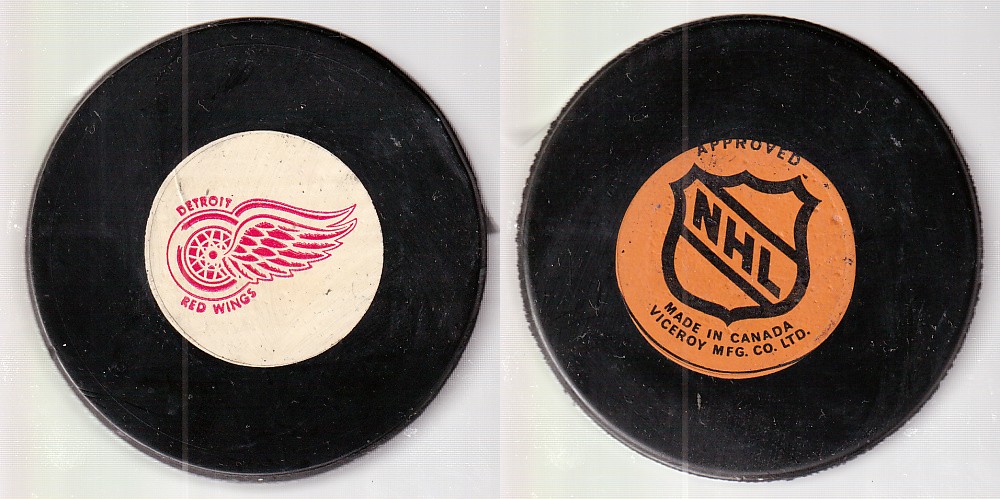 1975-83 VICEROY V3 DETROIT RED WINGS GAME PUCK photo