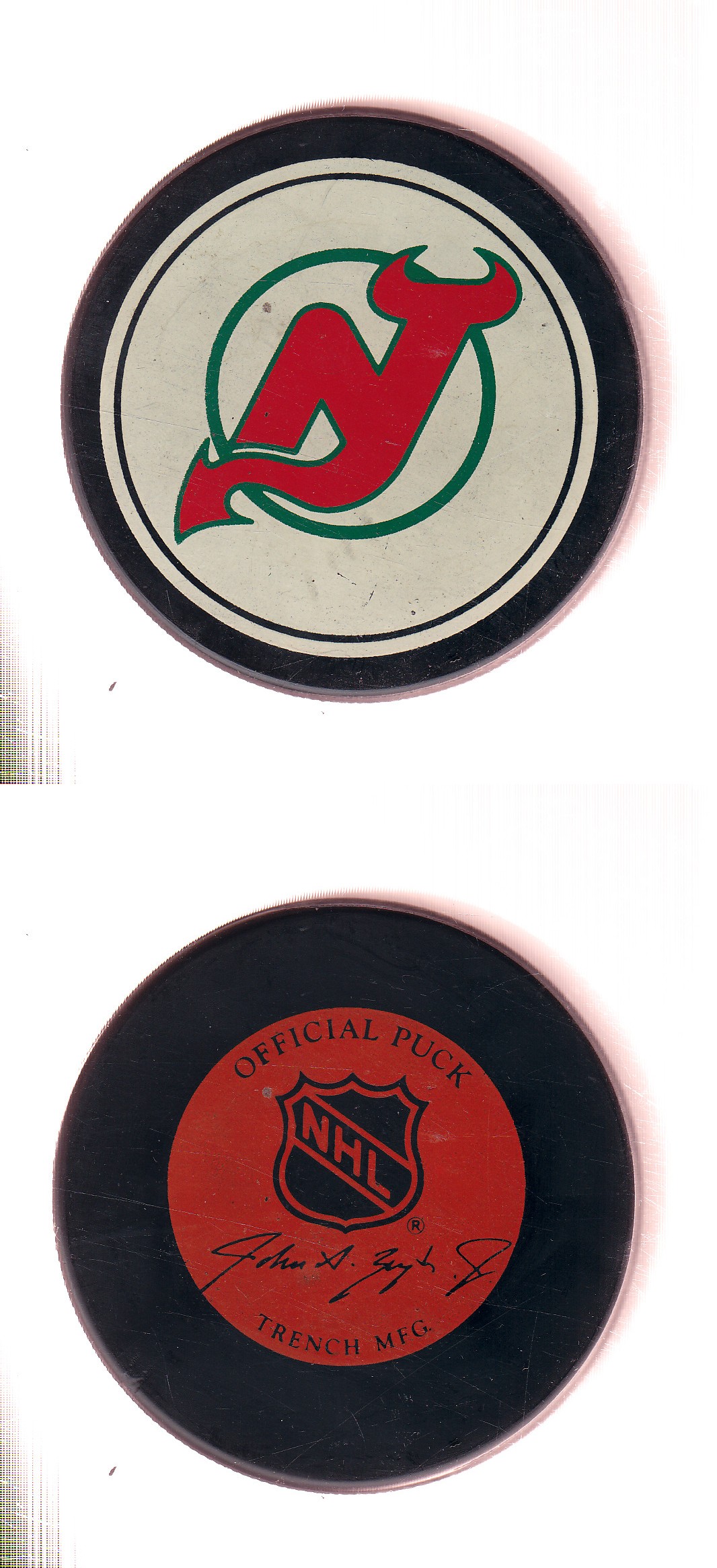 1982-92 GT1 (WITH OFFICIAL) NEW JERSEY DEVILS GAME PUCK photo