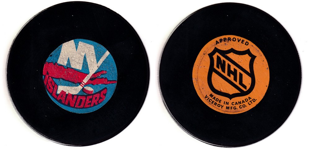 1975-83 VICEROY V3 NY ISLANDERS GAME PUCK photo