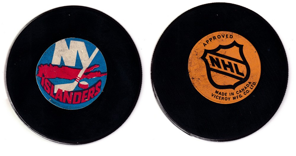 1975-83 VICEROY V3 NY ISLANDERS GAME PUCK photo