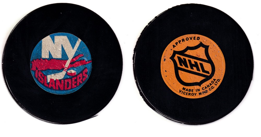 1975-83 VICEROY V3 NY ISLANDERS GAME PUCK photo