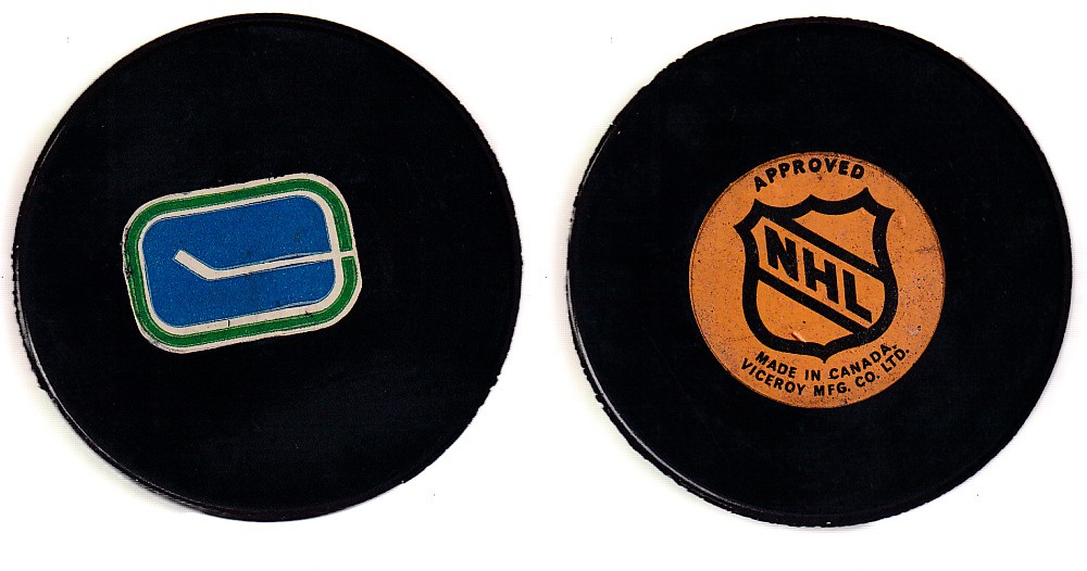 1975-83 VICEROY V3 VANCOUVER CANUCKS V.1 GAME PUCK photo