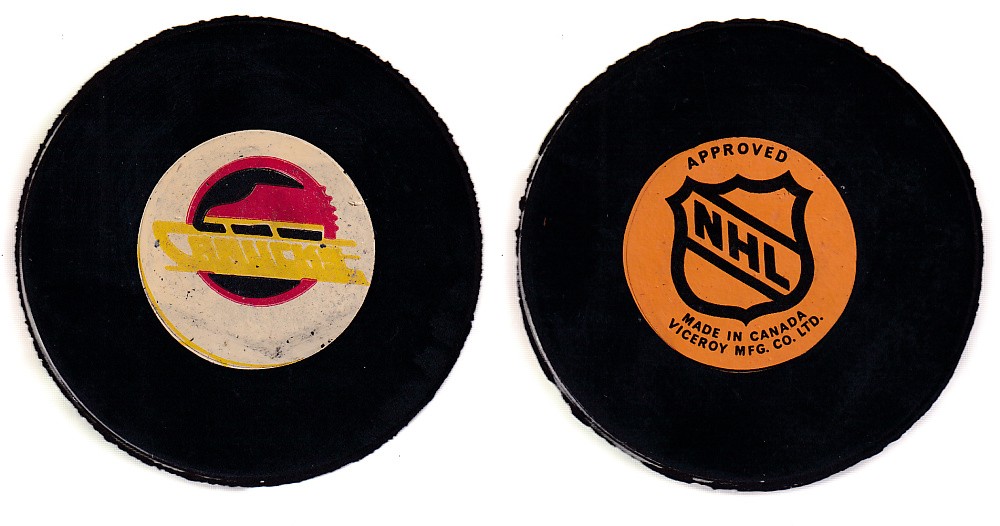 1975-83 VICEROY V3 VANCOUVER CANUCKS V.2 GAME PUCK photo