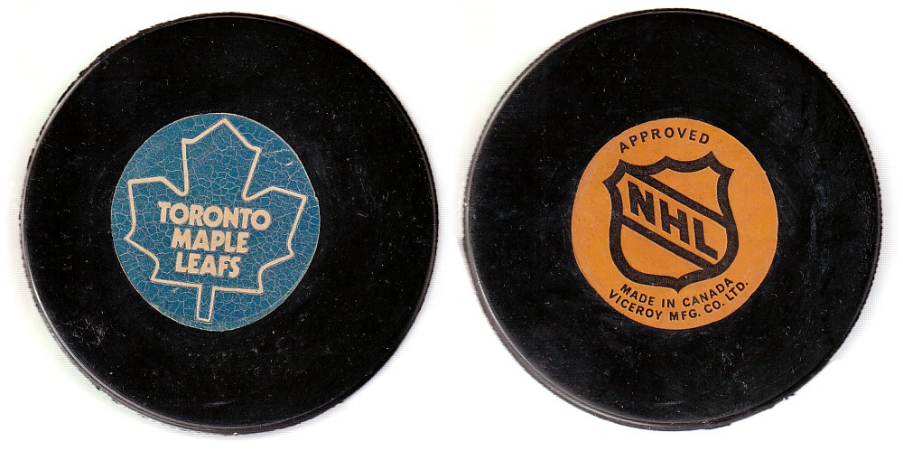 1975-83 VICEROY V3 TORONTO MAPLE LEAFS GAME PUCK photo